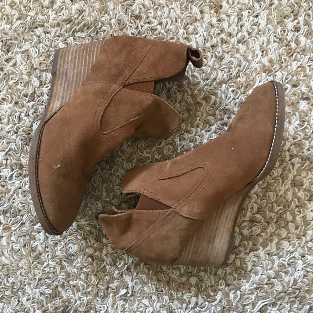 blondo wedge heel booties size 6.5